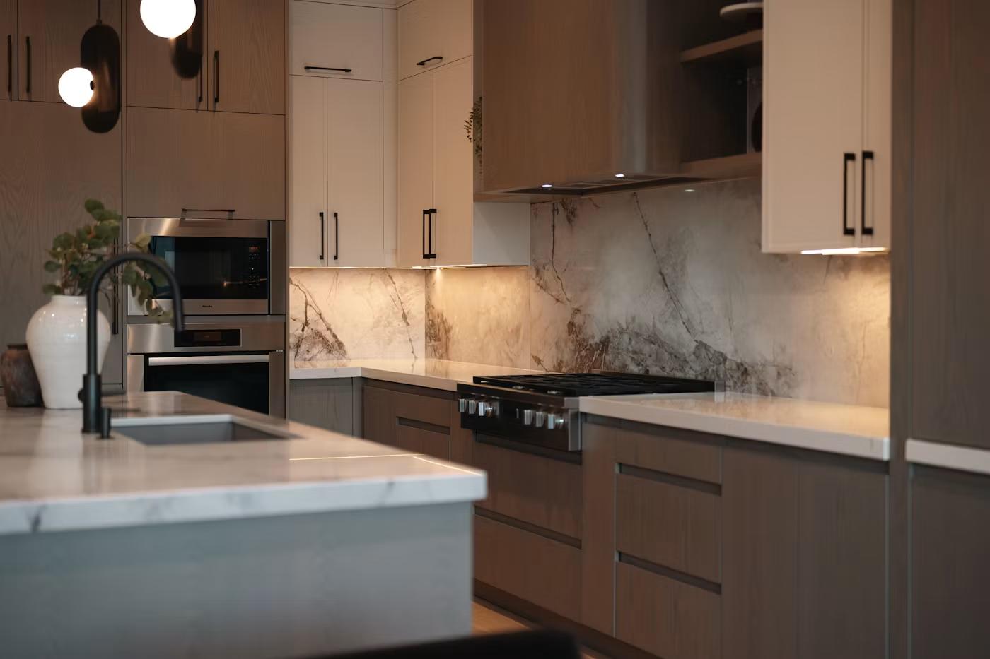 Kitchen island sink with cooktop and stone backsplash